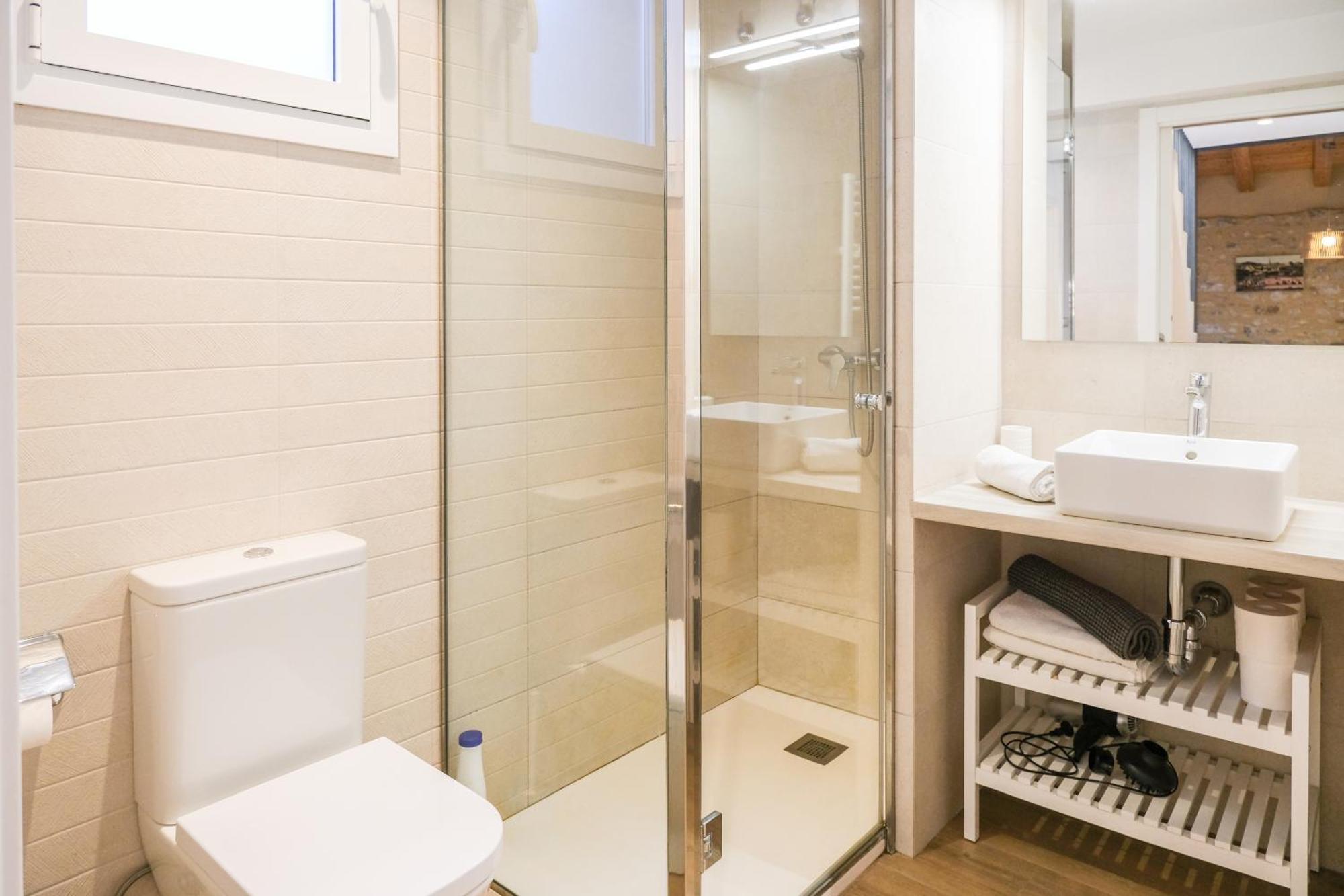 Ganganell Atic Apartamento Con Terraza En Besalu Bagian luar foto