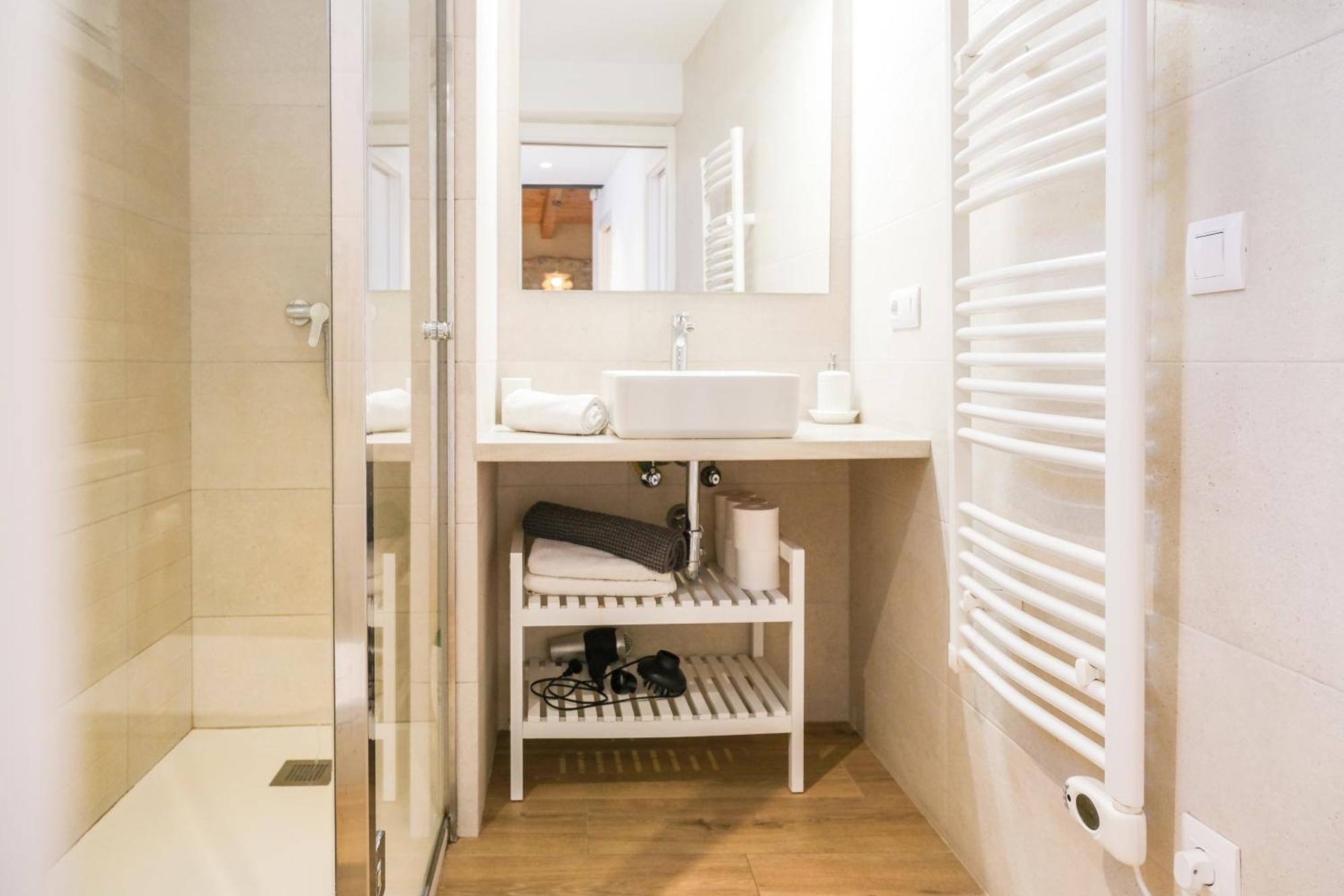Ganganell Atic Apartamento Con Terraza En Besalu Bagian luar foto