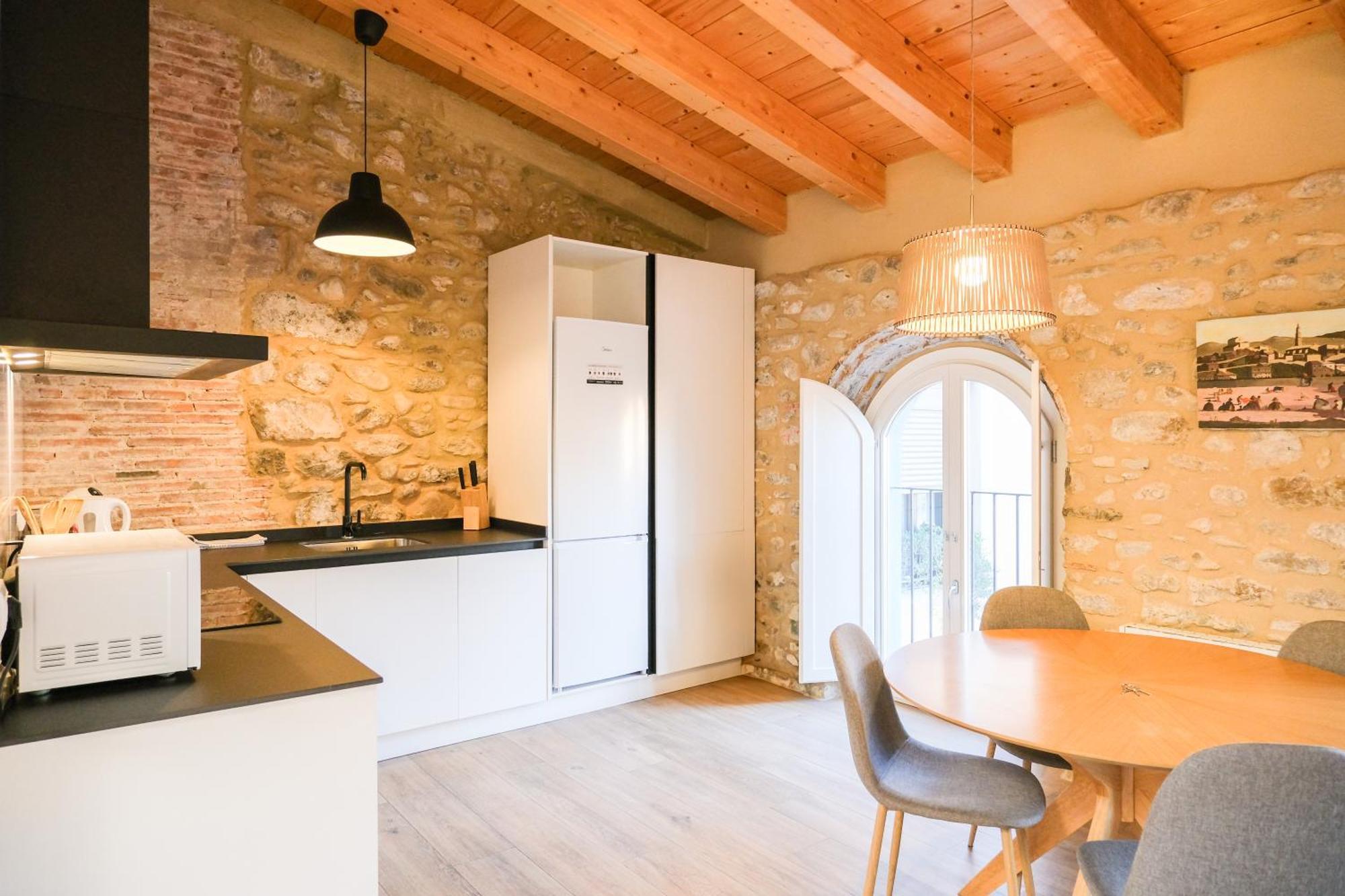 Ganganell Atic Apartamento Con Terraza En Besalu Bagian luar foto