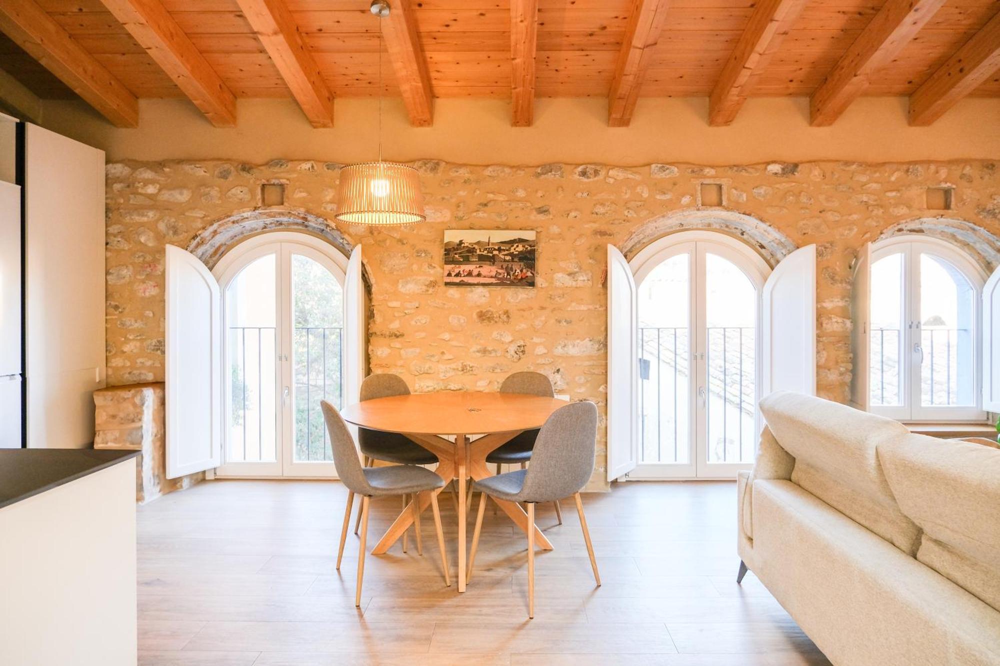 Ganganell Atic Apartamento Con Terraza En Besalu Bagian luar foto