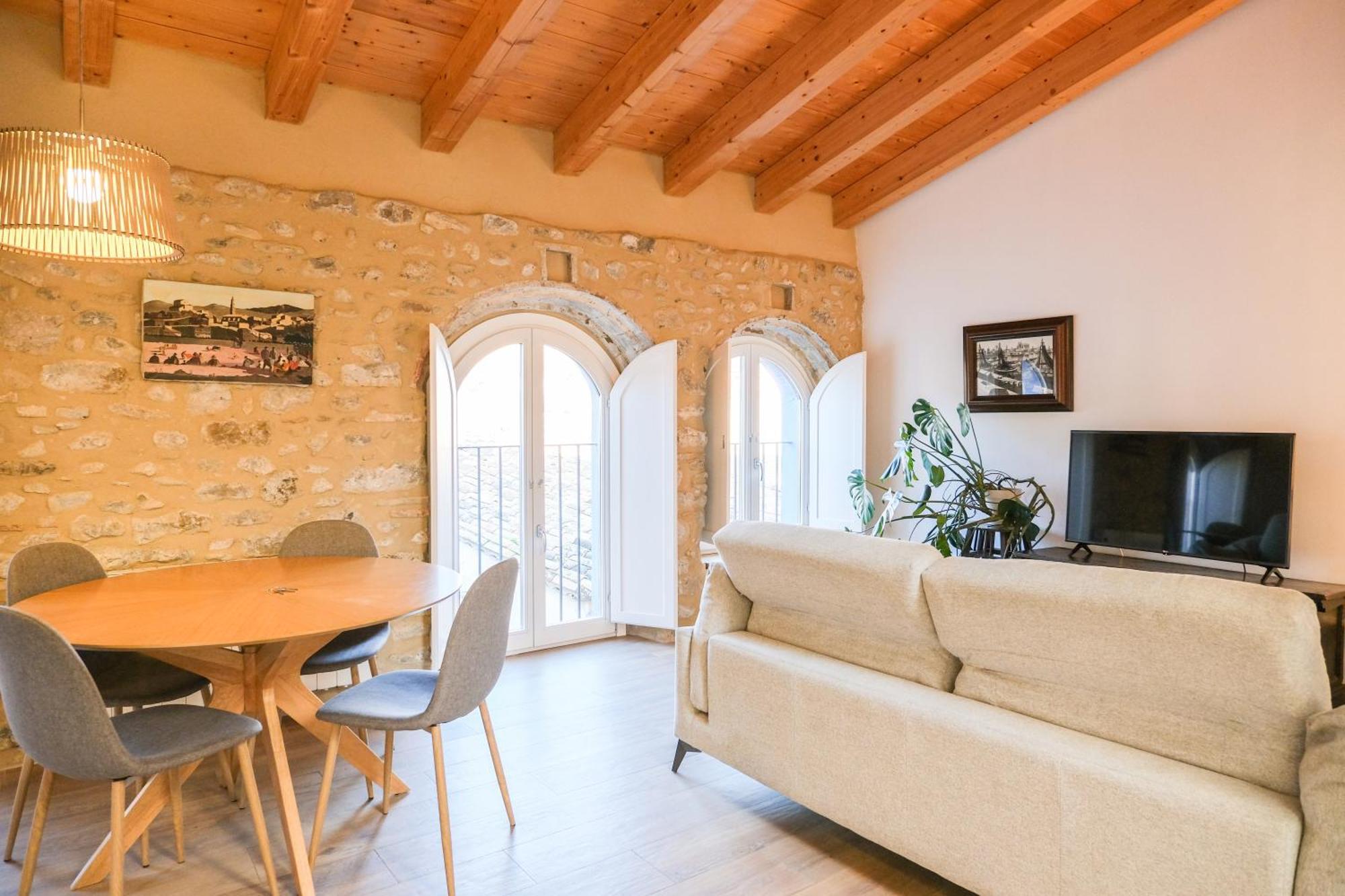 Ganganell Atic Apartamento Con Terraza En Besalu Bagian luar foto