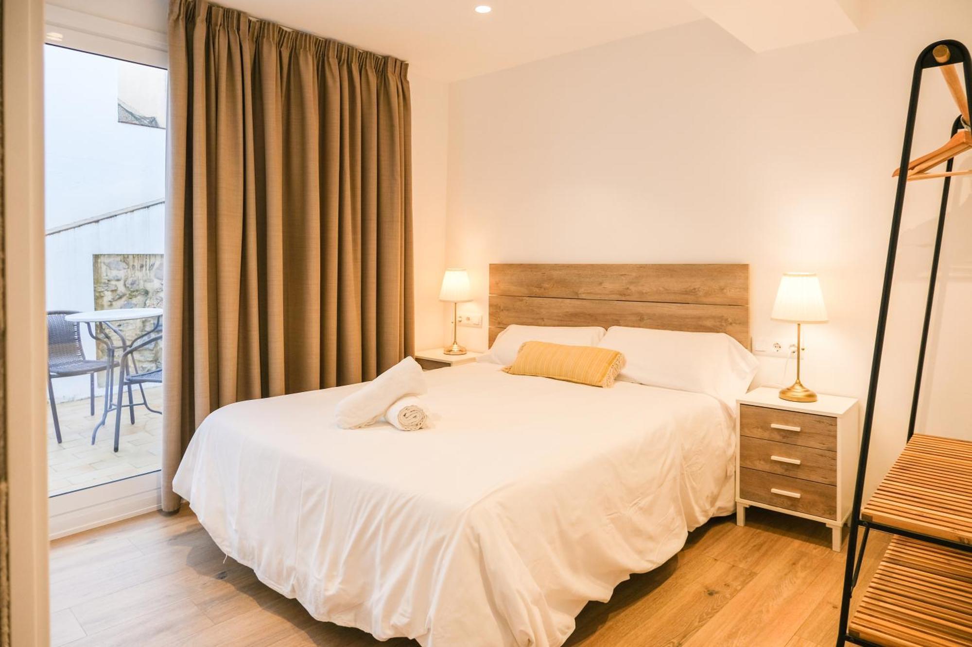 Ganganell Atic Apartamento Con Terraza En Besalu Bagian luar foto