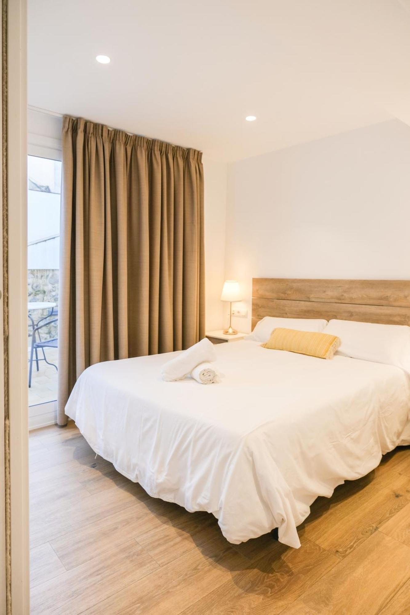 Ganganell Atic Apartamento Con Terraza En Besalu Bagian luar foto