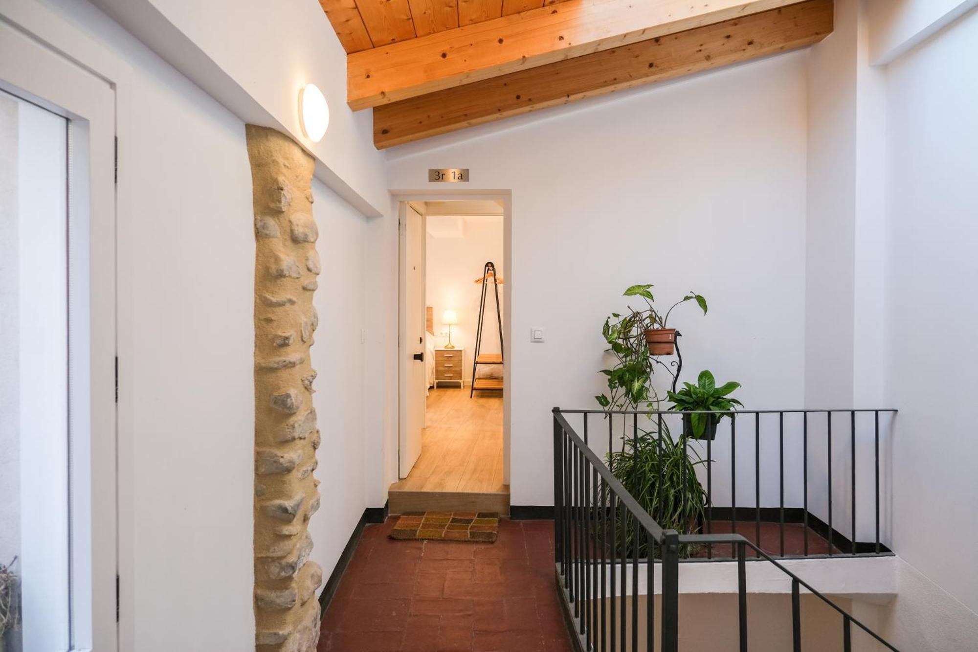 Ganganell Atic Apartamento Con Terraza En Besalu Bagian luar foto
