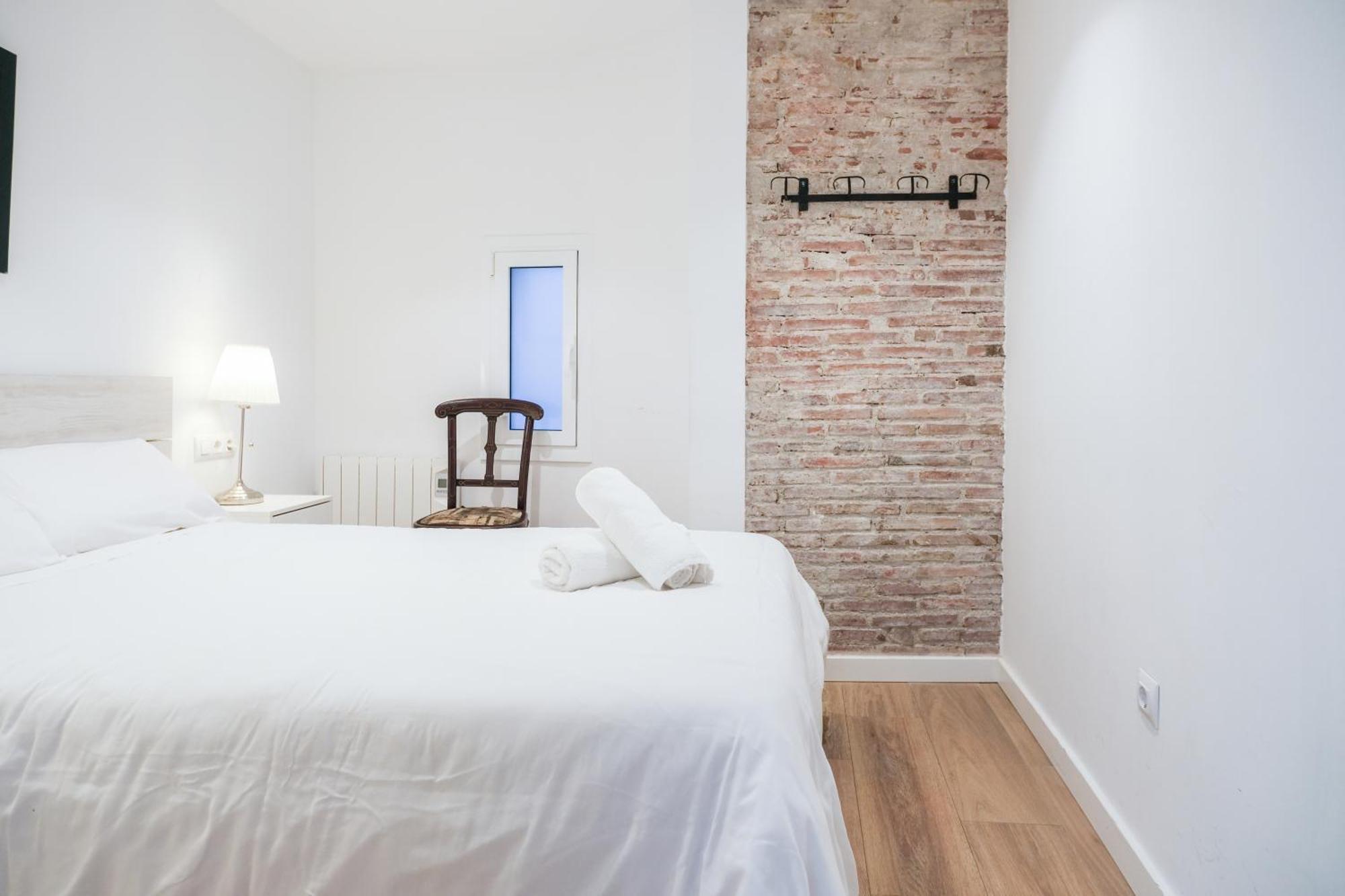 Ganganell Atic Apartamento Con Terraza En Besalu Bagian luar foto