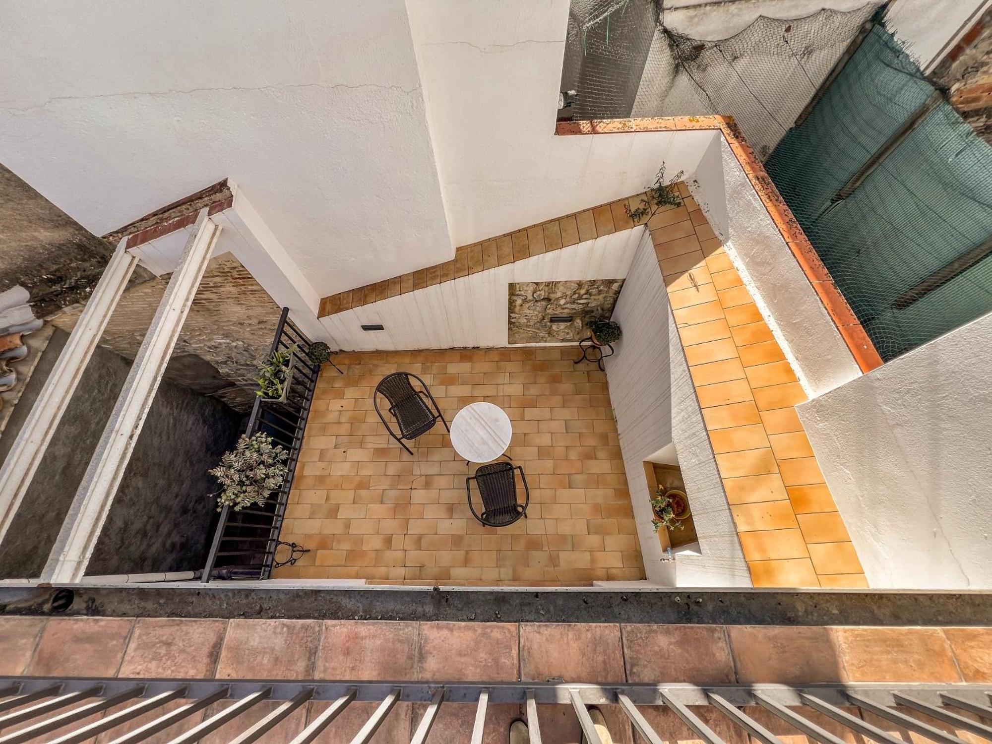 Ganganell Atic Apartamento Con Terraza En Besalu Bagian luar foto