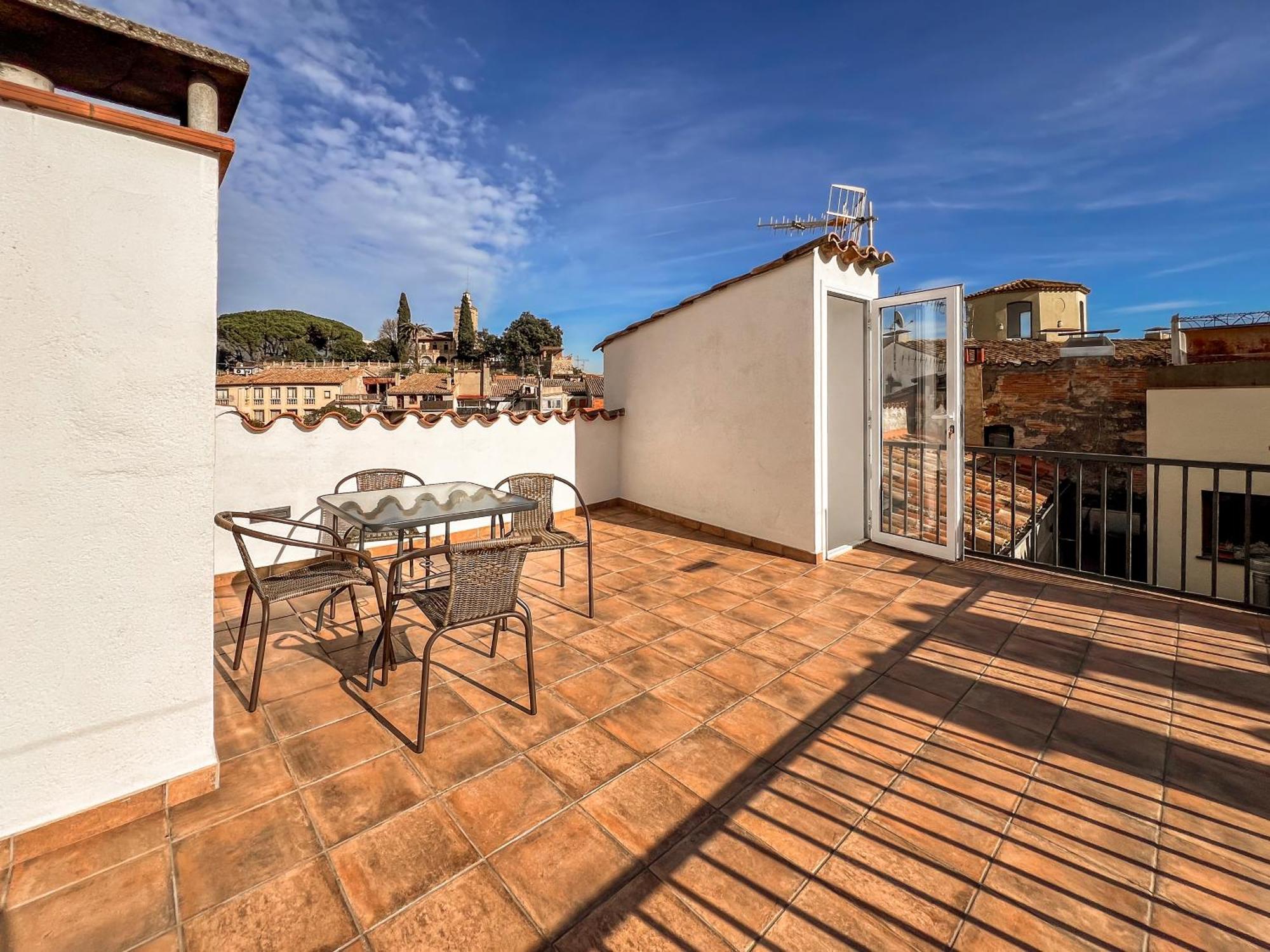 Ganganell Atic Apartamento Con Terraza En Besalu Bagian luar foto