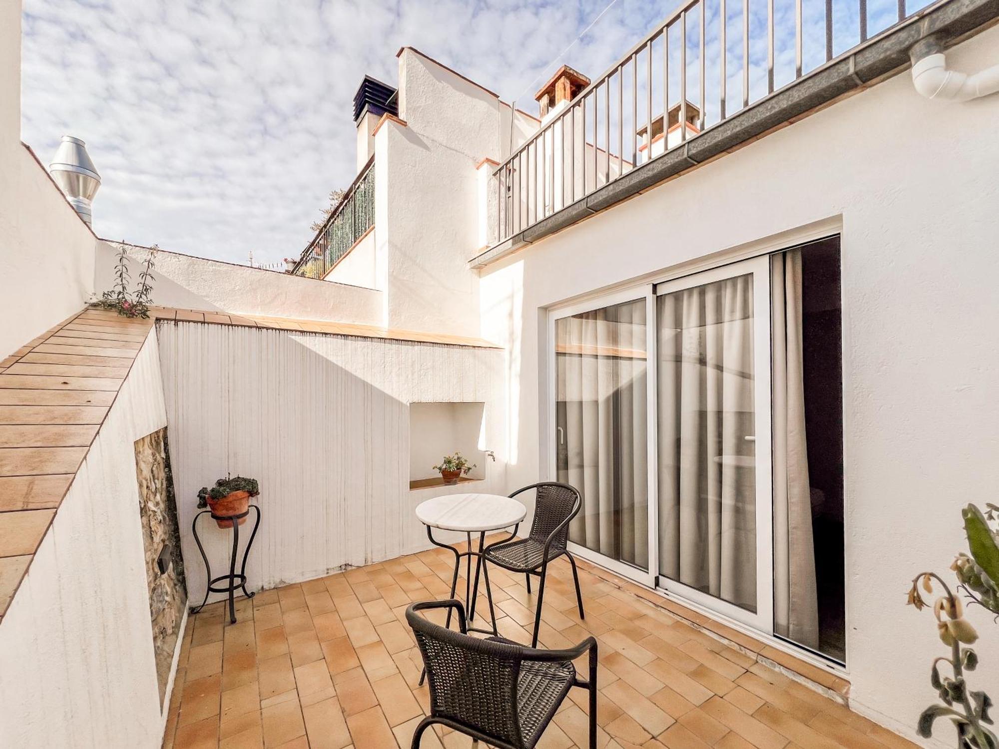 Ganganell Atic Apartamento Con Terraza En Besalu Bagian luar foto