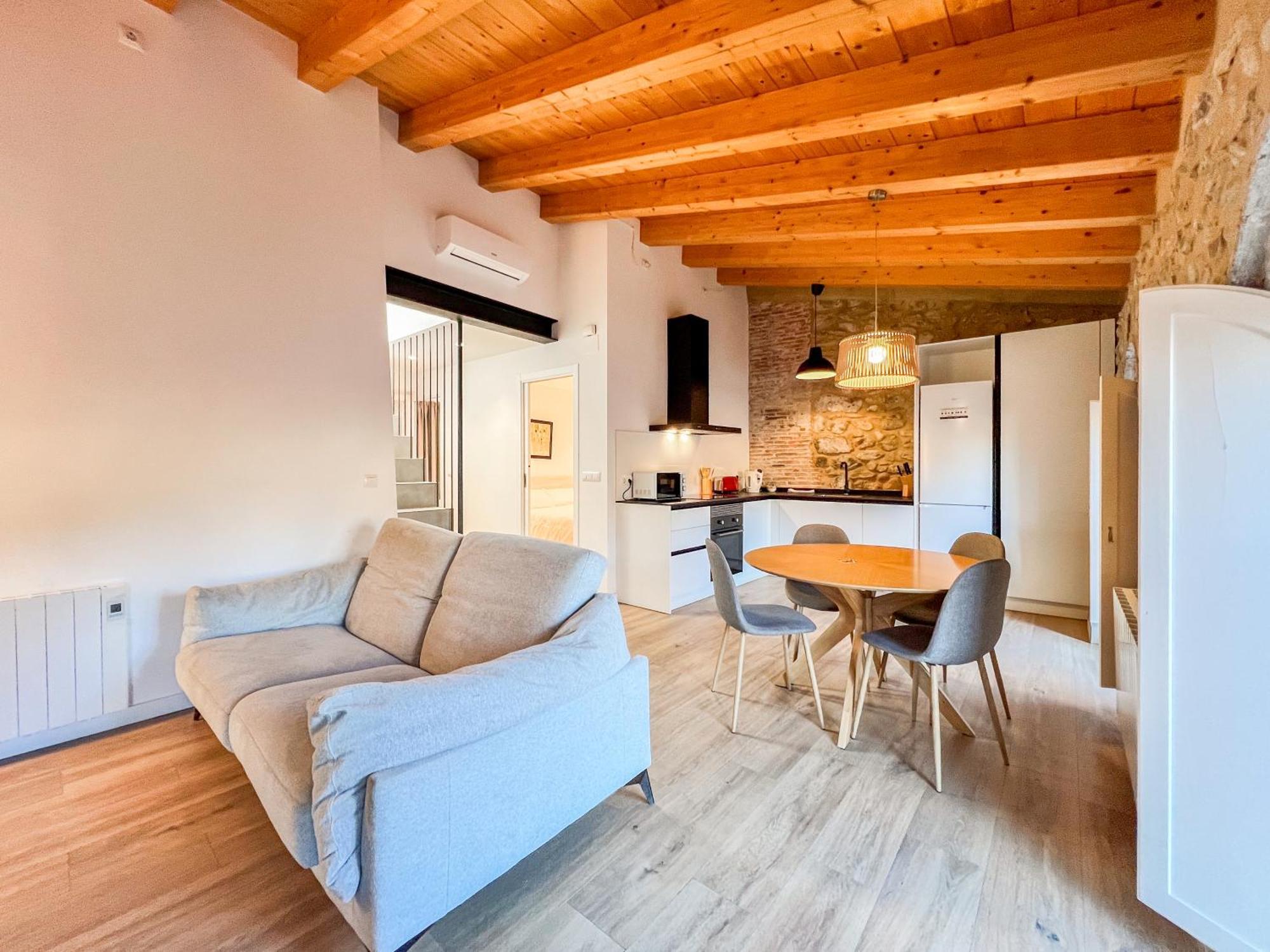 Ganganell Atic Apartamento Con Terraza En Besalu Bagian luar foto