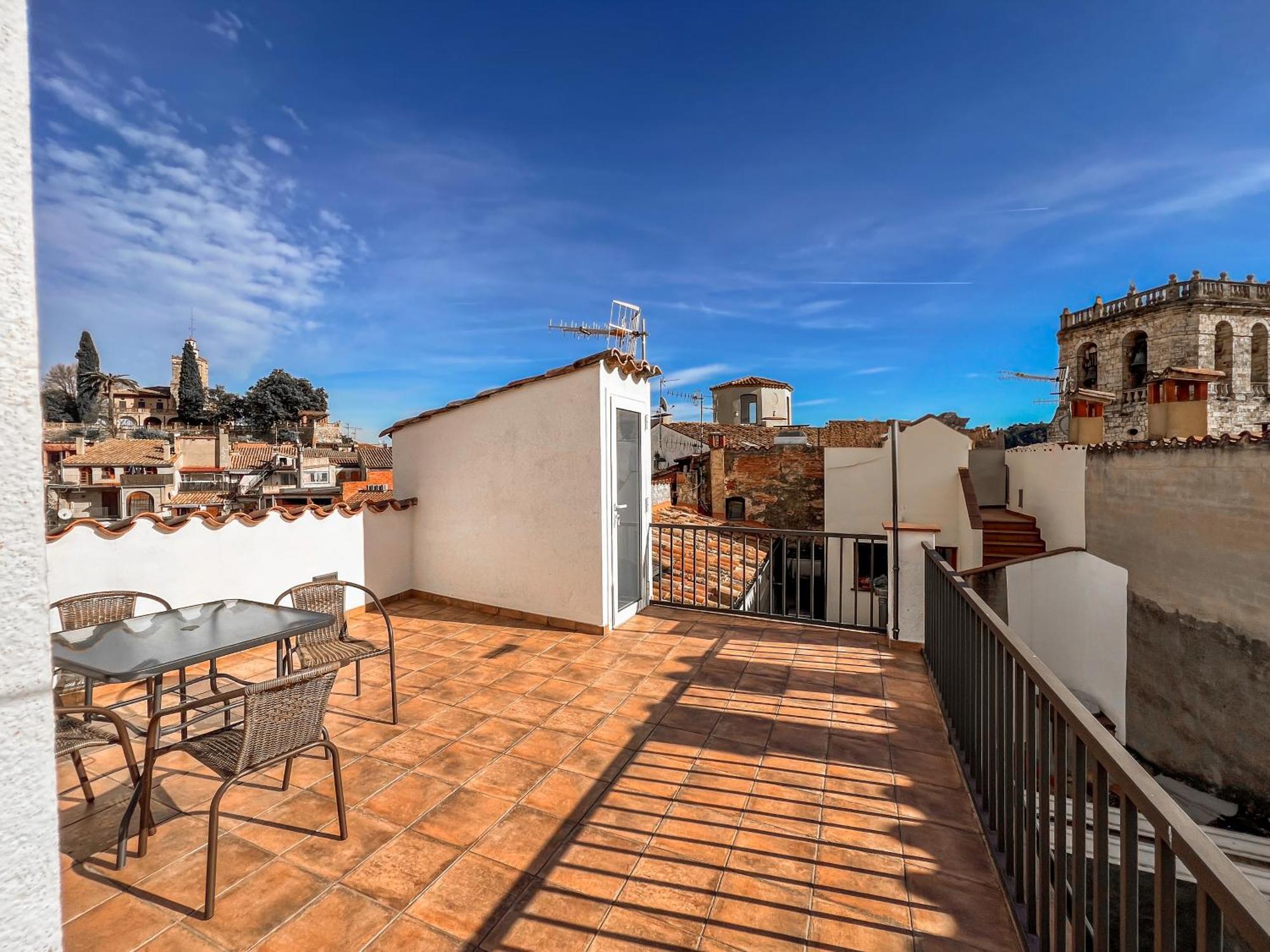 Ganganell Atic Apartamento Con Terraza En Besalu Bagian luar foto